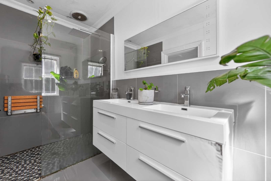 2 Bedroom Property for Sale in Oranjezicht Western Cape